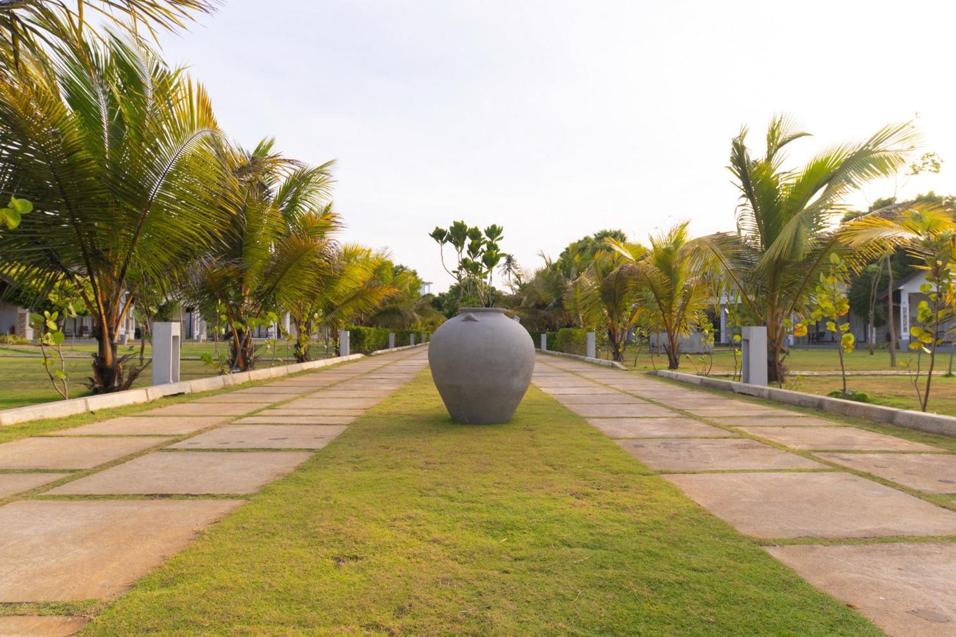 Uppuveli Beach By Dsk Trincomalee Exterior photo